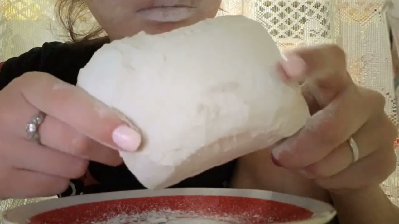 Swallow chalk Snowball. Mukbang. Asmr. Ем мел "Снежок"