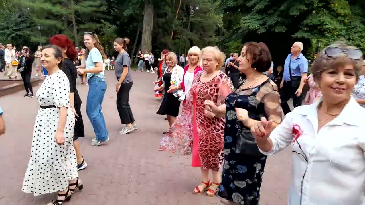 Танцы г. Кишинёв 50+...ц. парк Шт. чел Маре... 