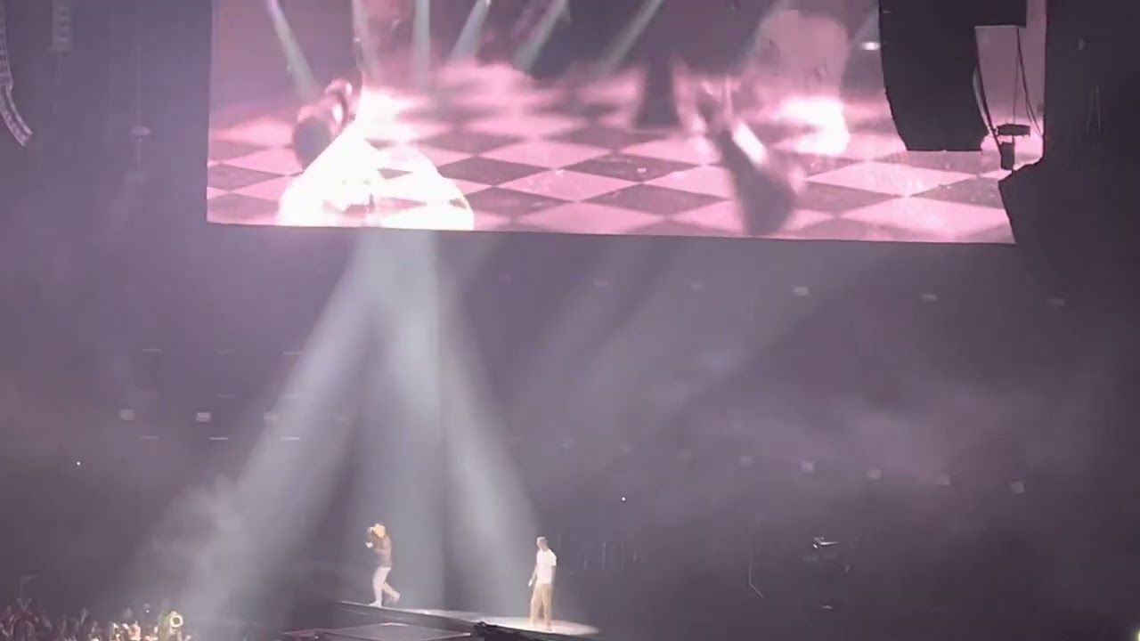 Diogo Piçarra ft. Bispo - Monarquia (Altice Arena, Lisboa - 01/10/2022)