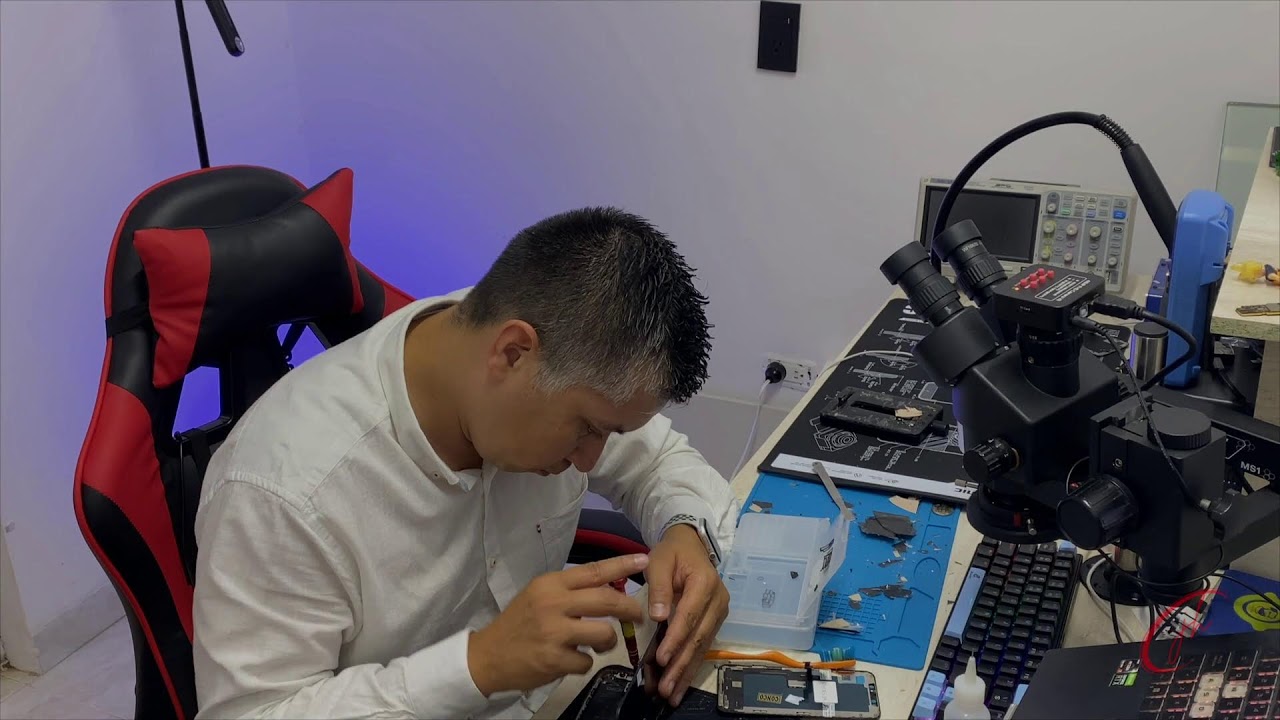 Cambiando tapa de iphone XS en ReparaXcell pereira