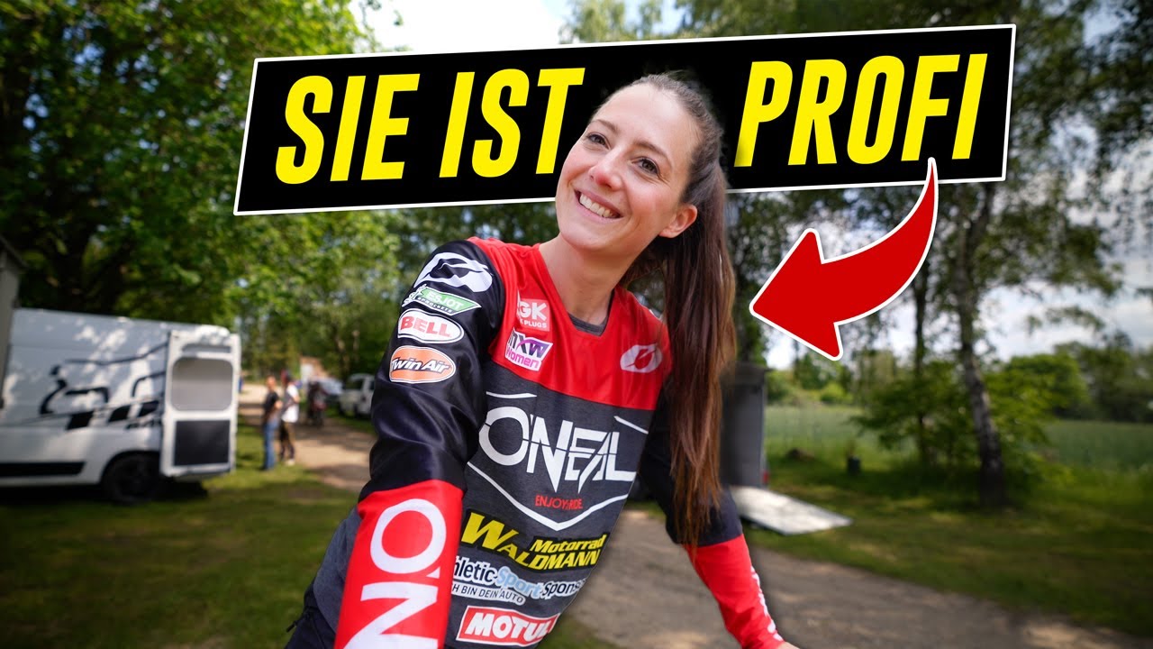 SIE zeigt mir Motorrad fahren 😯