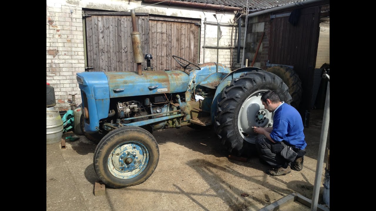 Tractor Tyre Fitting Fordson Super Dexta