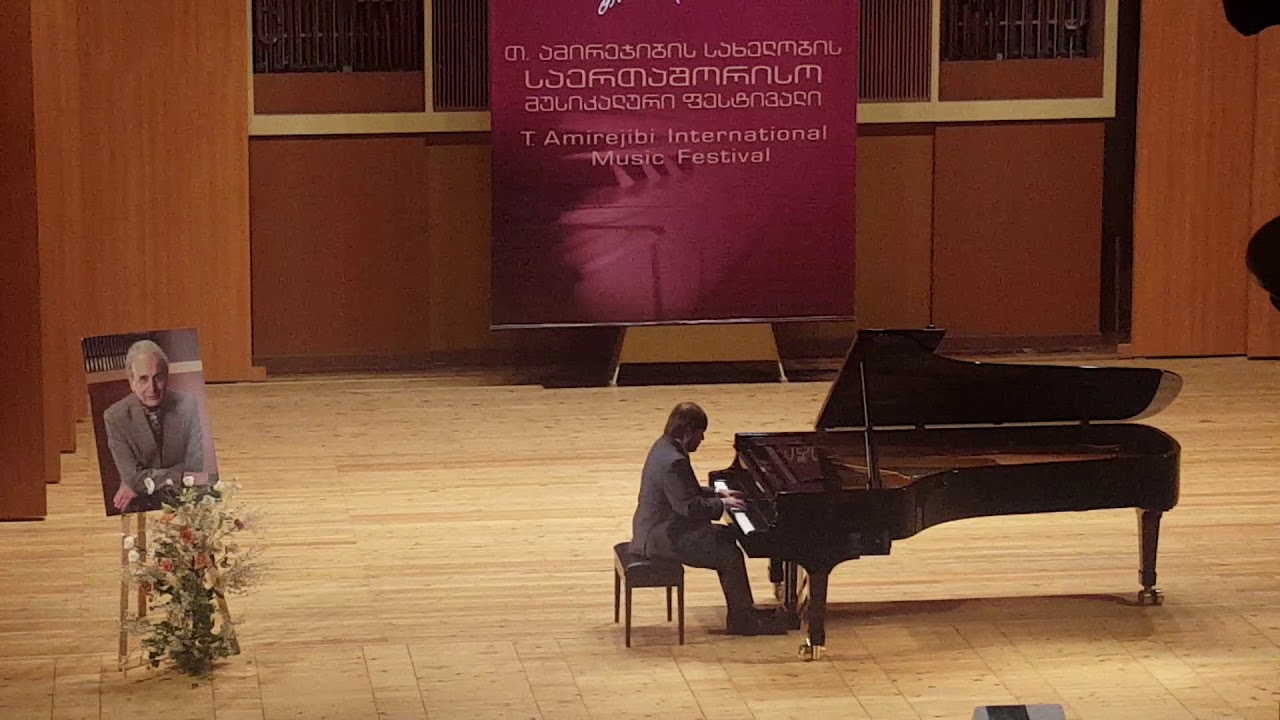 Alexander Korsantia - Chopin - 5 Mazurka and Barcarolle