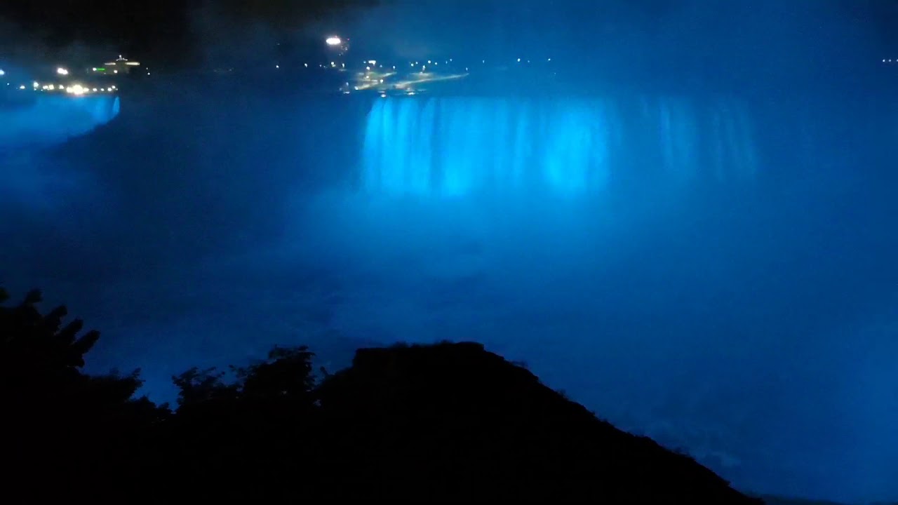 Cascate del Niagara illuminate di notte 28 giugno 2019