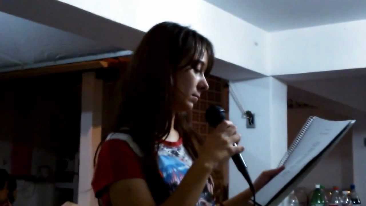 Monica yugi cantando ^^