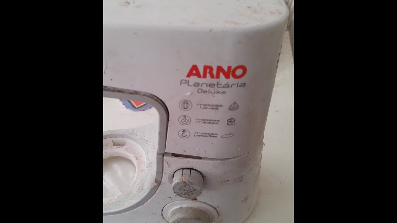 Batedeira Planetária Arno Deluxe fazendo barulho