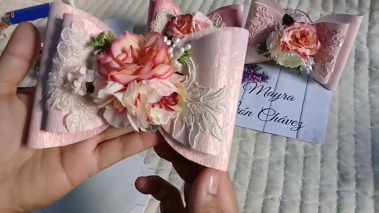 Moño DE VINIL CON FLORES FINO Y ELEGANTE, Mayra Leon