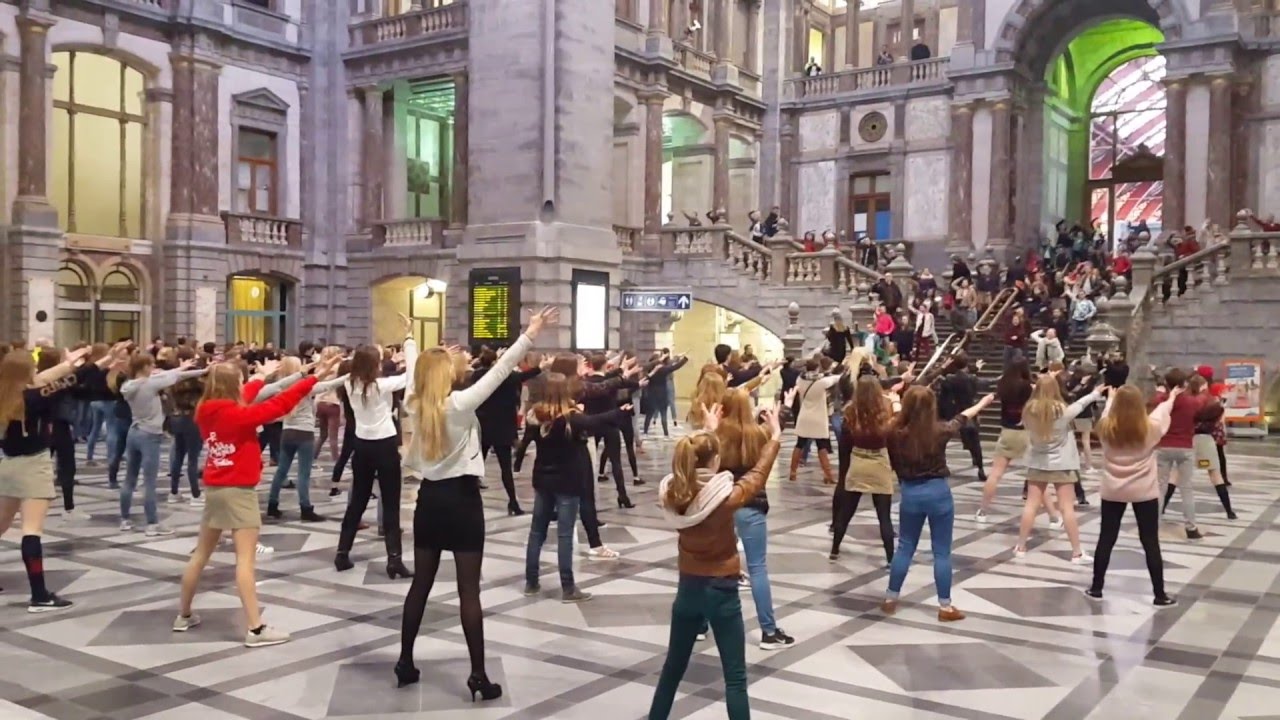Flash Mob  Grease - Antwerp Central Station