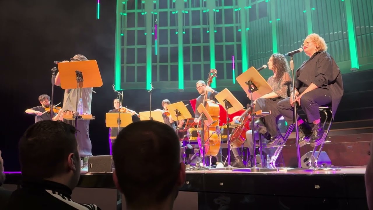 Samy Deluxe & Mikis Takeover! Ensemble - Blumen Live @ Die Glocke -Bremen-