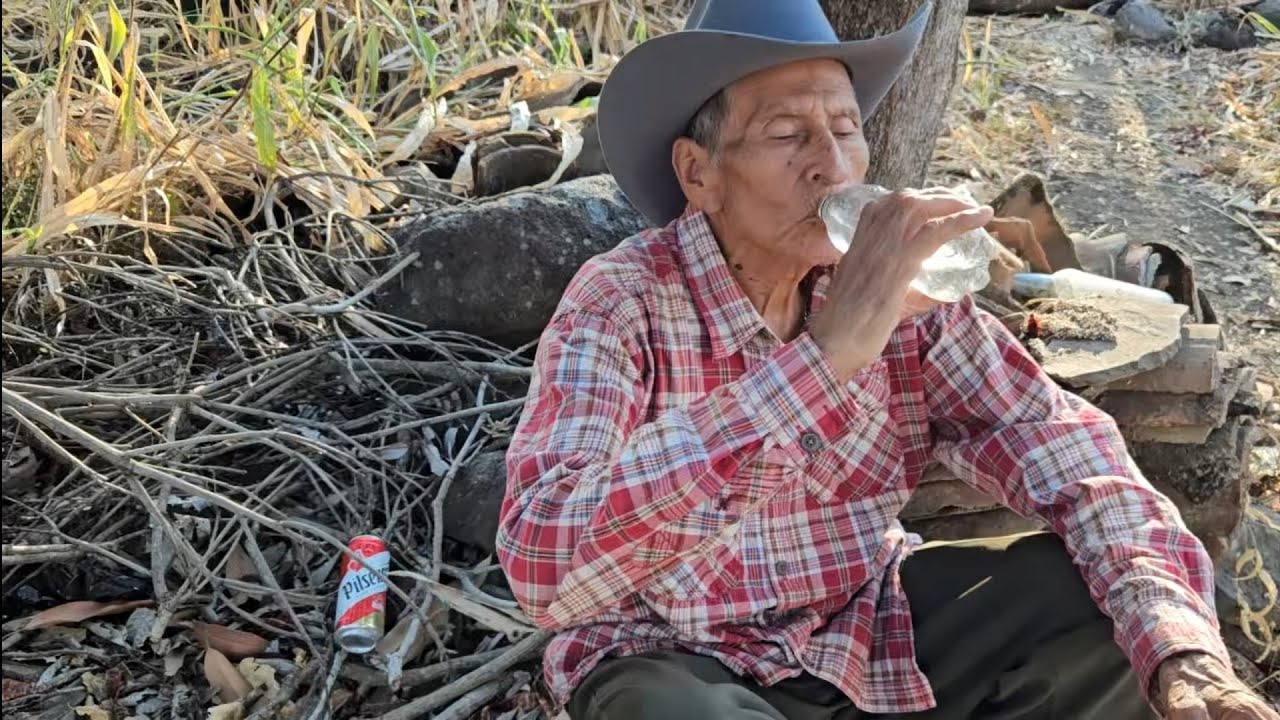 🛑Que le Estara Pasando Al Viejon Que lo Encontramos Tomando🍺/El Buen Salvadoreño 