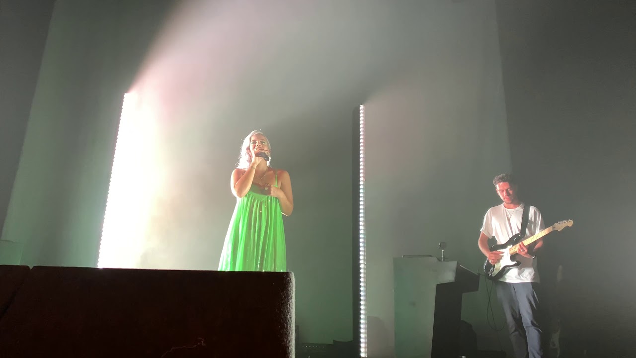 Lily Allen - Apples - LIVE in Los Angeles