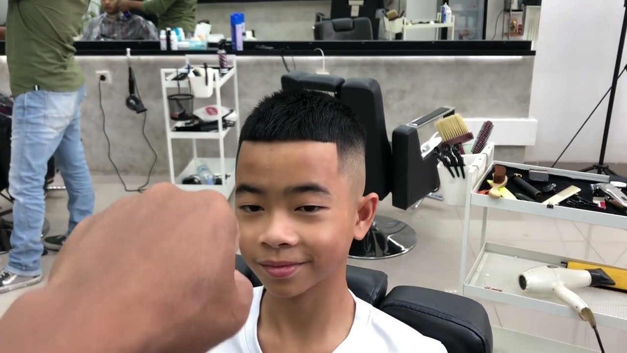 cocok buat yang pengen model rambut pendek II FRENCH CROP