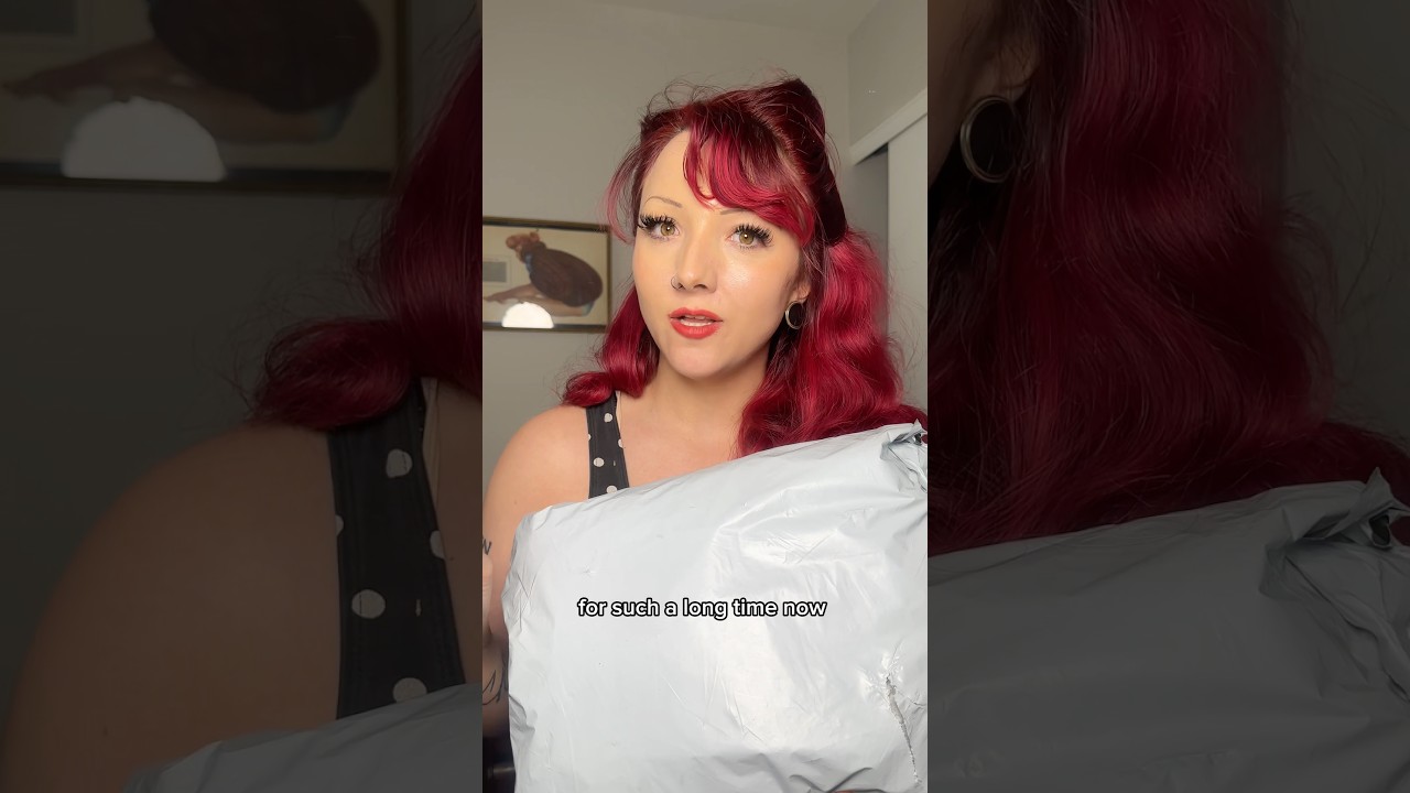 &ldquo;Unboxing&rdquo; and trying on a vintage 1940s skirt suit set! What do y&rsquo;all think? 🤔 #vintageclothing