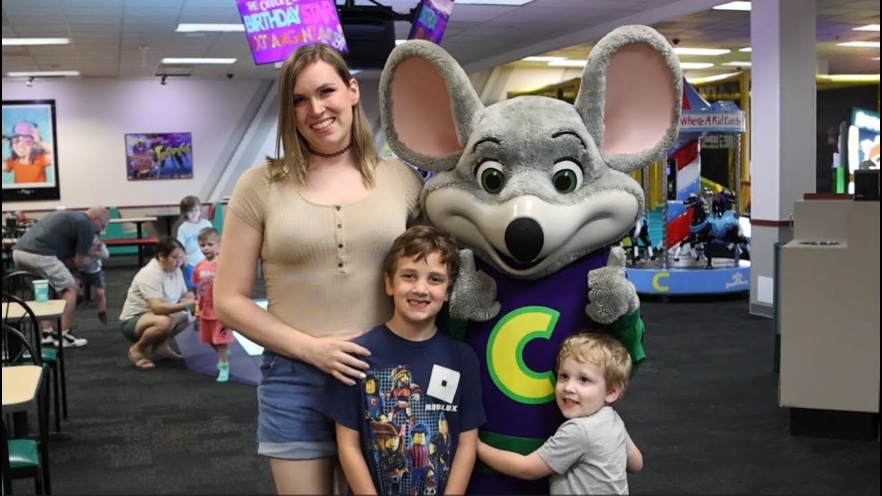 We Spend Mother's Day At Chuck E Cheese In Springfield, Illinois!