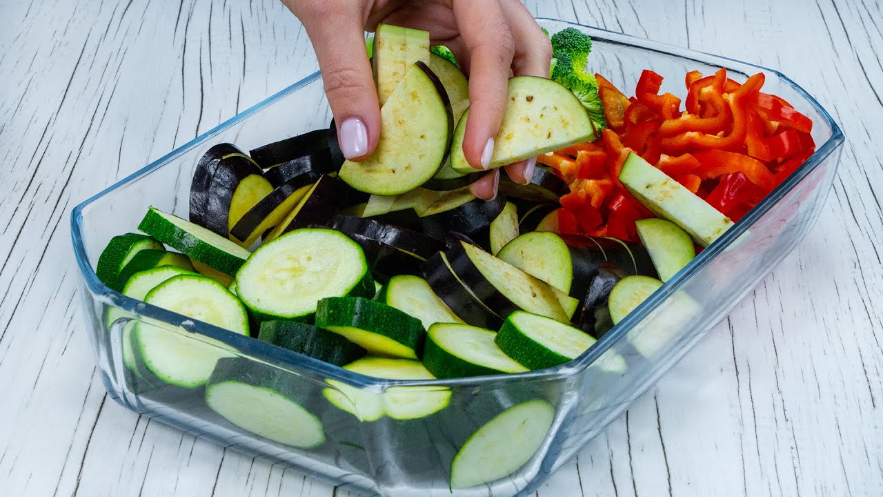 Sans effort - cuire les aubergines et les courgettes directement dans le moule