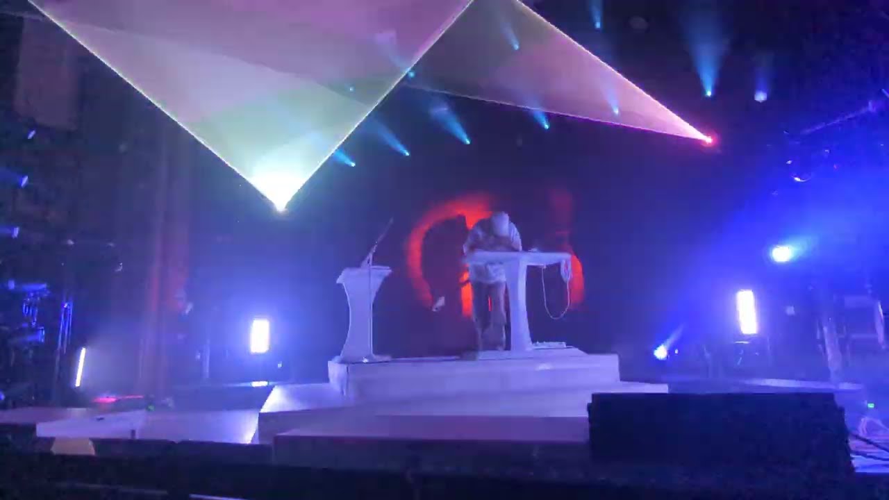 San Holo - A Moment of Truth - live front row at Webster Hall in NYC on 26-Oct-2023 - Pixel 6a