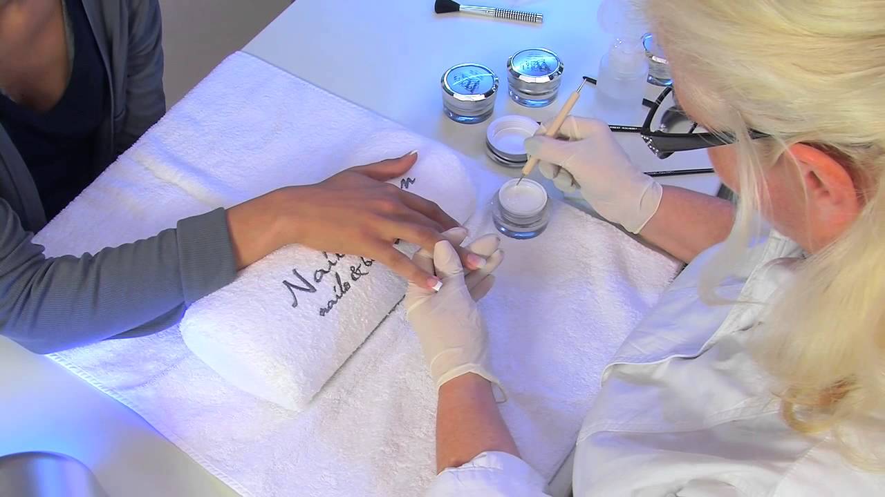 French Manucure - Nouveau modelage du Gel UV avec les Tips | rbnails.de