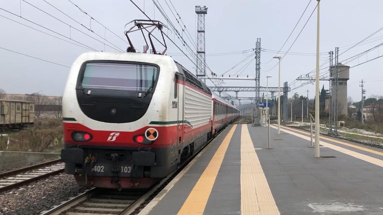 TRENI MERCI E PASSEGGERI POMERIDIANI IN TRANSITO ALLA STAZIONE DI FORLÌ..