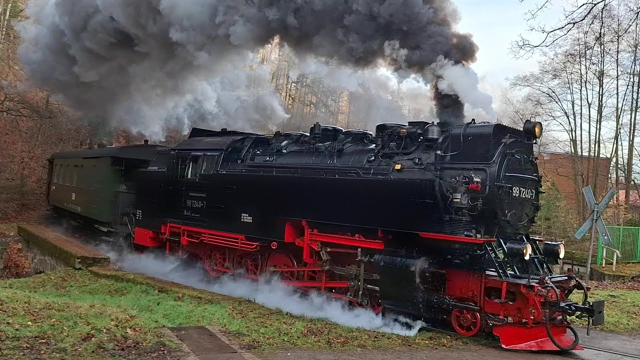 Harzer Schmalspurbahnen 99 7240-7 mit Traditionszug am 29.  November 2025