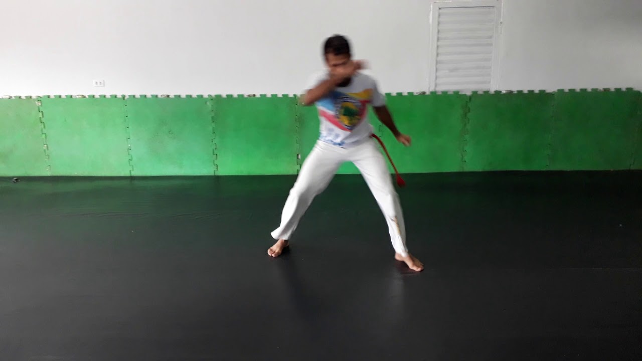 Capoeira Tutorial - Movimentação na Ginga (Saída Lateral) parte: 1- Mestre Ganso