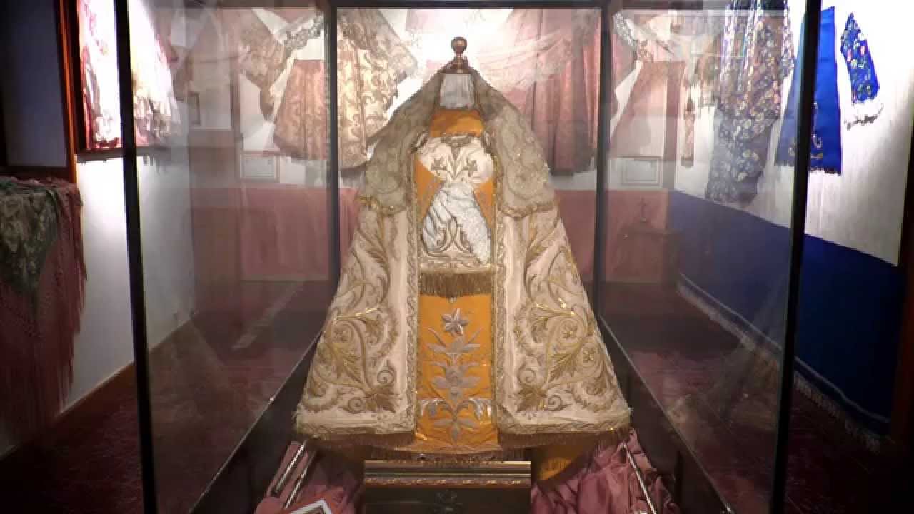 Toca de encaje de bolillos para la Virgen de la Muela de Corral de Almaguer