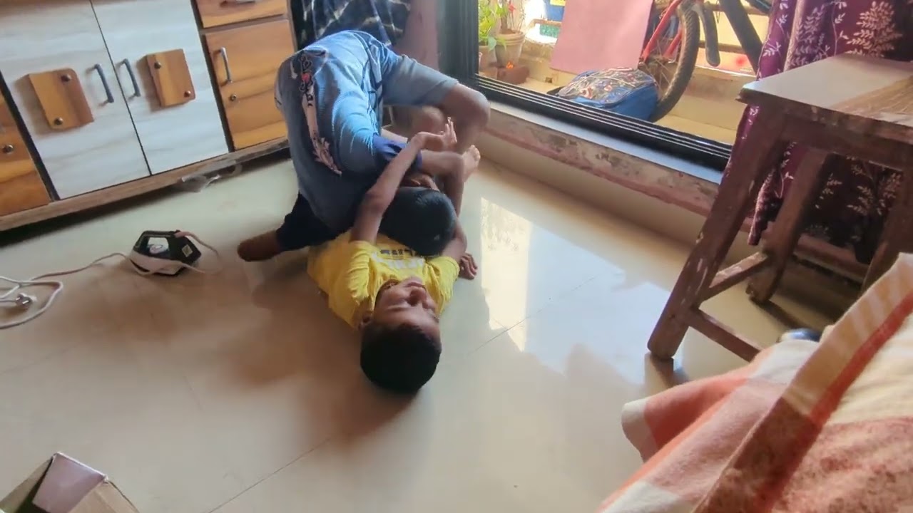  मारला एकमेकाला 😂😅 भावानं सोबत केली मस्ती 😅#funny#masti #comedy 