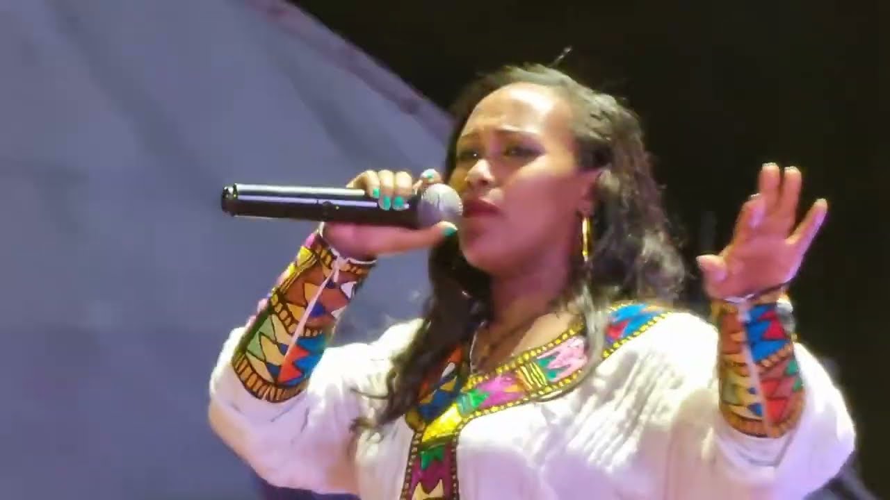 ባምላክ ጌትነትBamlak Getnet (ጎንደር ጎንደር)_መድረክ_ላይ