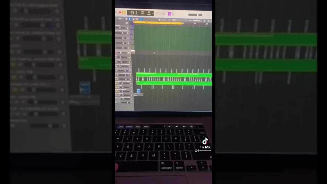 How to Make a MGK type beat #mgktypebeat #mainstreamsellout #howtomake #logicpro #punkrocktypebeat
