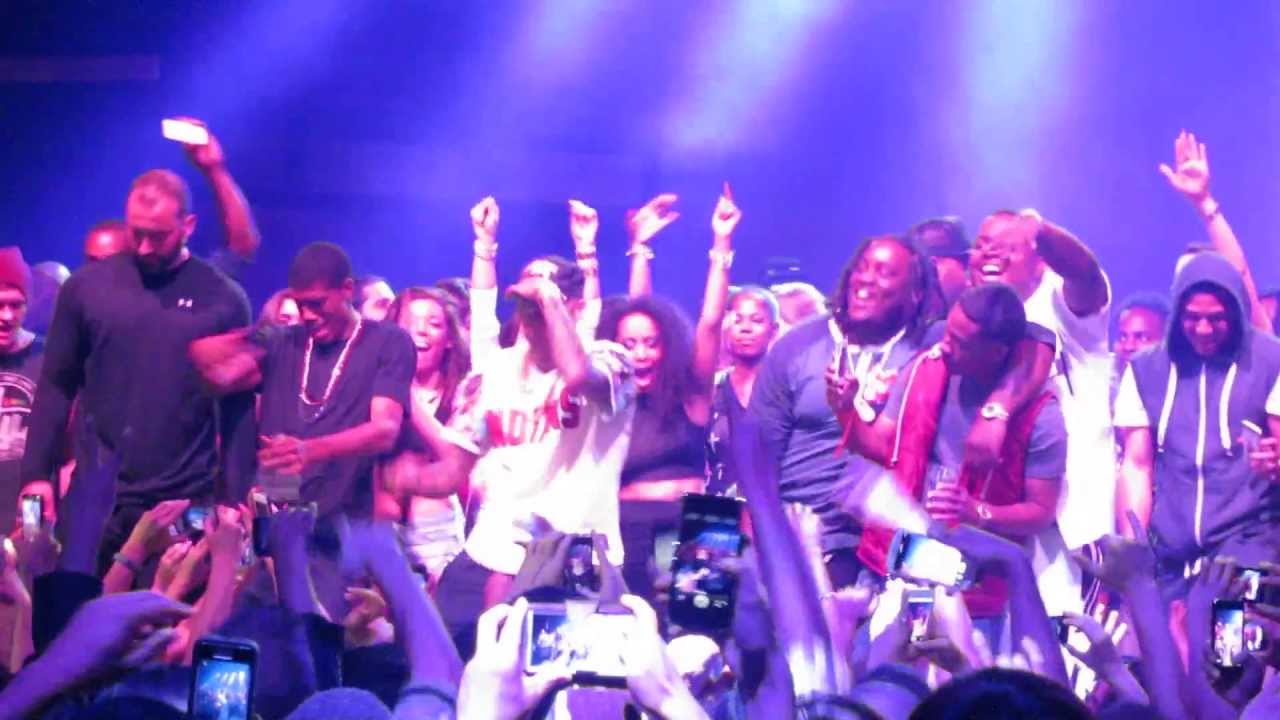 CHRIS BROWN & SEAN KINGSTON {DJ MASSIVE BRANDED} perform live BEAT IT