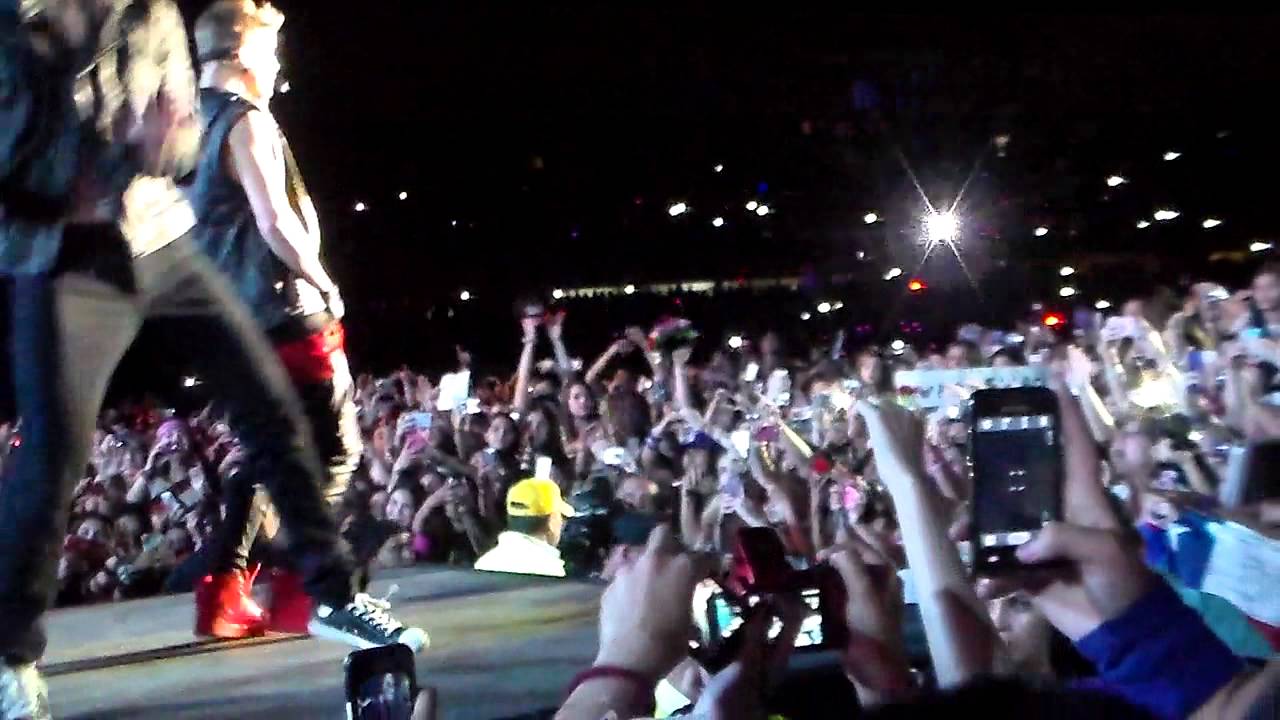 Out of town girl - Justin Bieber - Believe Tour Chile