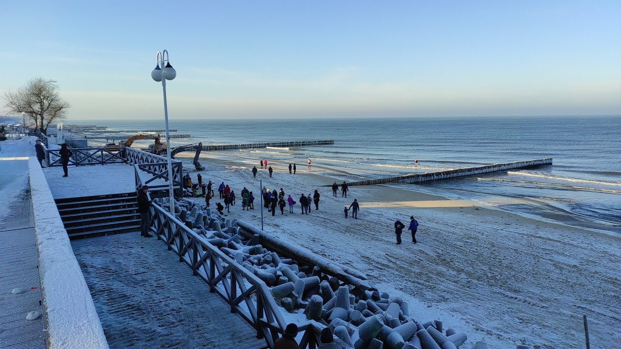 Mielno zimą ❄️ Śnieg i mróz na morzem ⛄🏖️