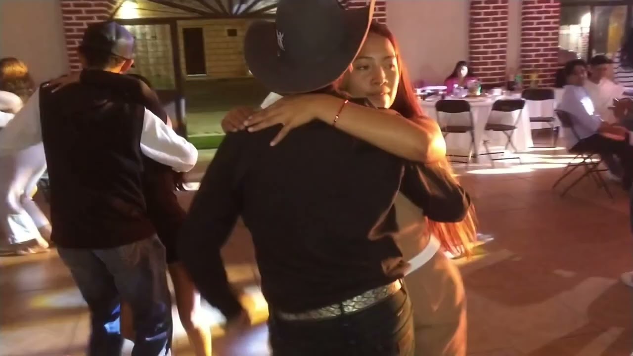 CUMPLEAÑOS DE ANDREA CON LA ROCOLA DE LEÓN