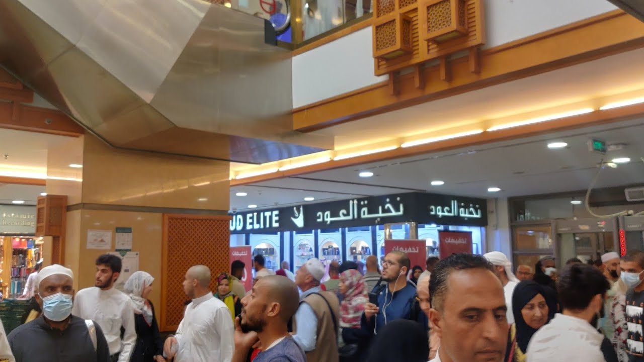 MEKKEDE İFTAR SONRASI NAMAZ ARALARINDA İNSANLAR HANGİ YEMEKLERİ TERCİH EDİYOR??