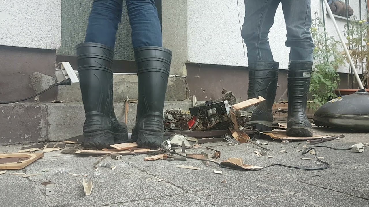 vintage tv gets the boots 015