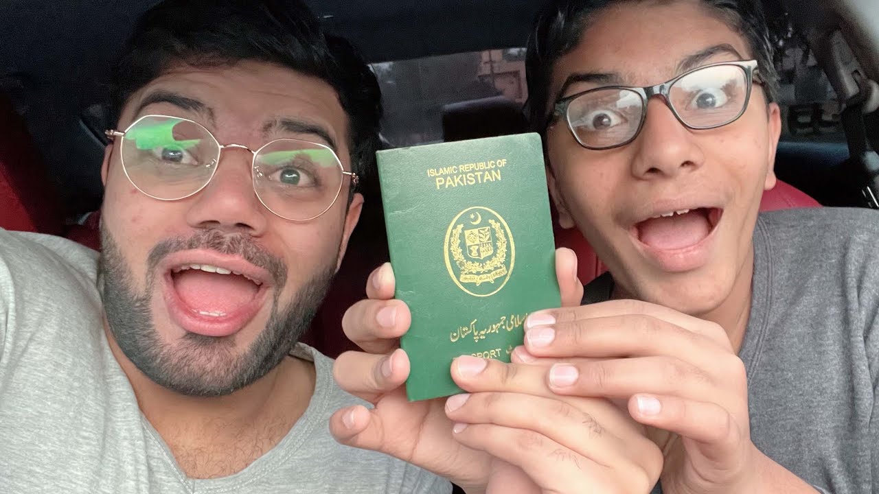 Chota Bhai Bhi Hamaray Saath Dubai Jayega 😍