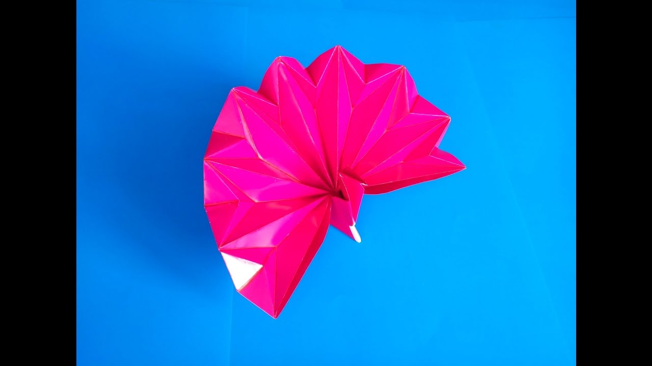 Красивый павлин оригами, Beautiful peacock origami.