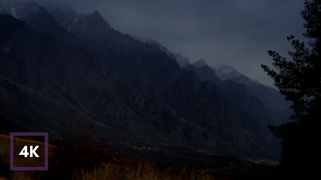 Нежный дождь в горах 4K, звук дождя с затемненным экраном для сна, расслабления, учебы, бессонницы