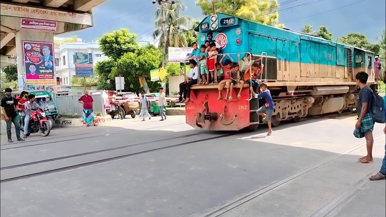 teetash train brahmanbaria railway engine change #train #relway #shortvideo #Bangladesh railway
