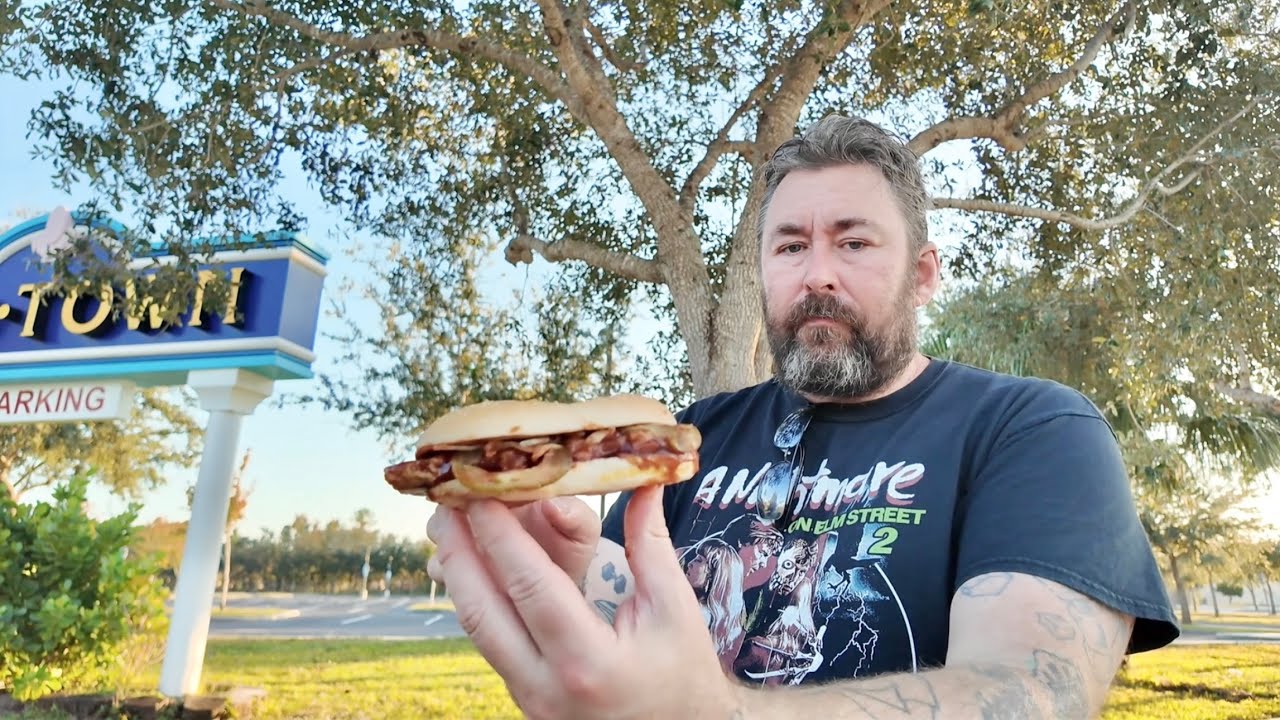 McDonald’s McRib ВЕРНУЛСЯ! Отправляюсь на гольф-каре по шоссе 192, чтобы найти его. / Новые новос...