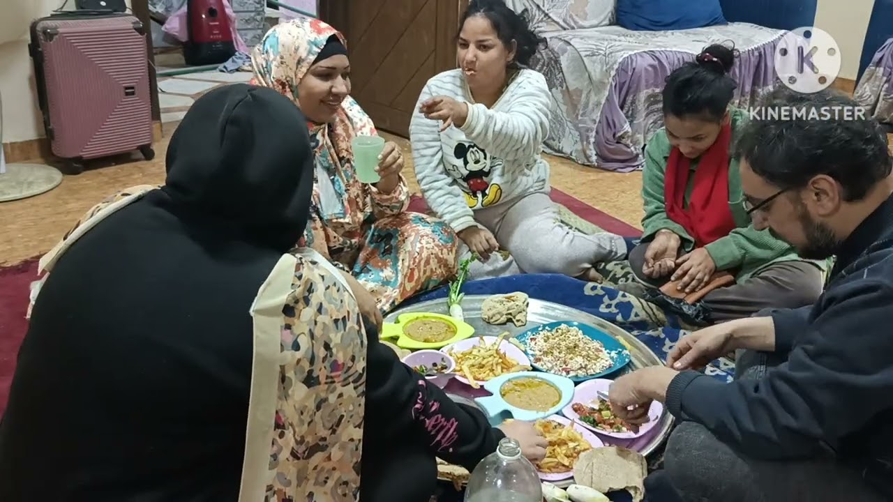 لقمه هنيه تكفي 100 يلا ناكل مع بعض