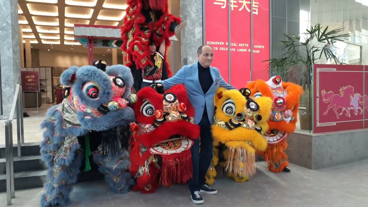 Take a photos for the Lunar New Year at Square One Shopping Centre Mall