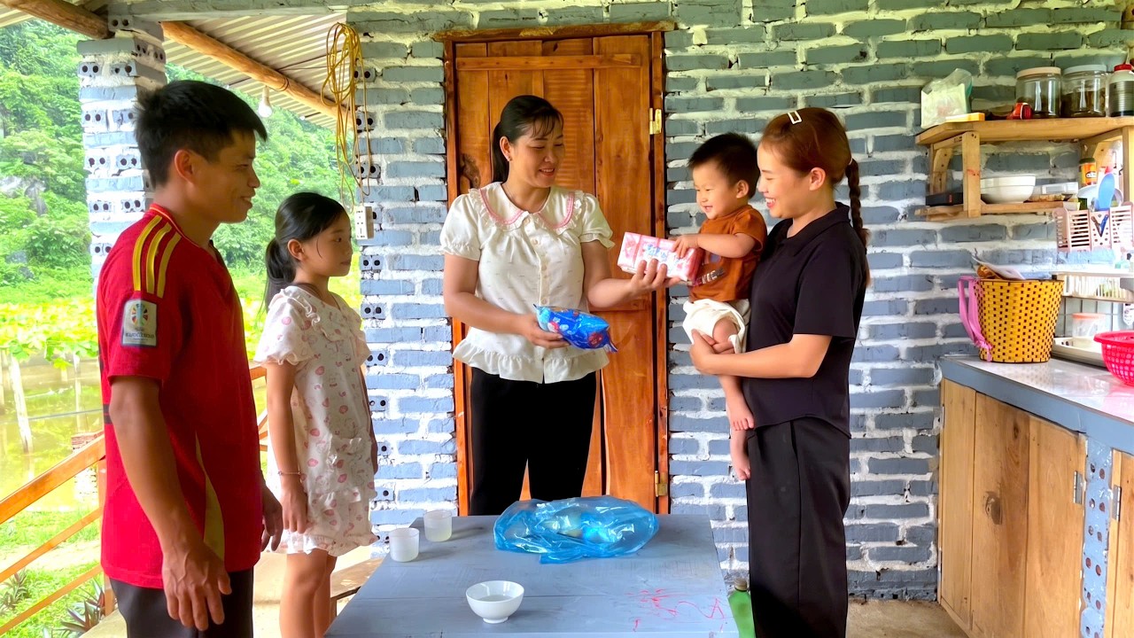 Touching moment: The unexpected visit of Ms. Tu and her small family, Su Huyen.
