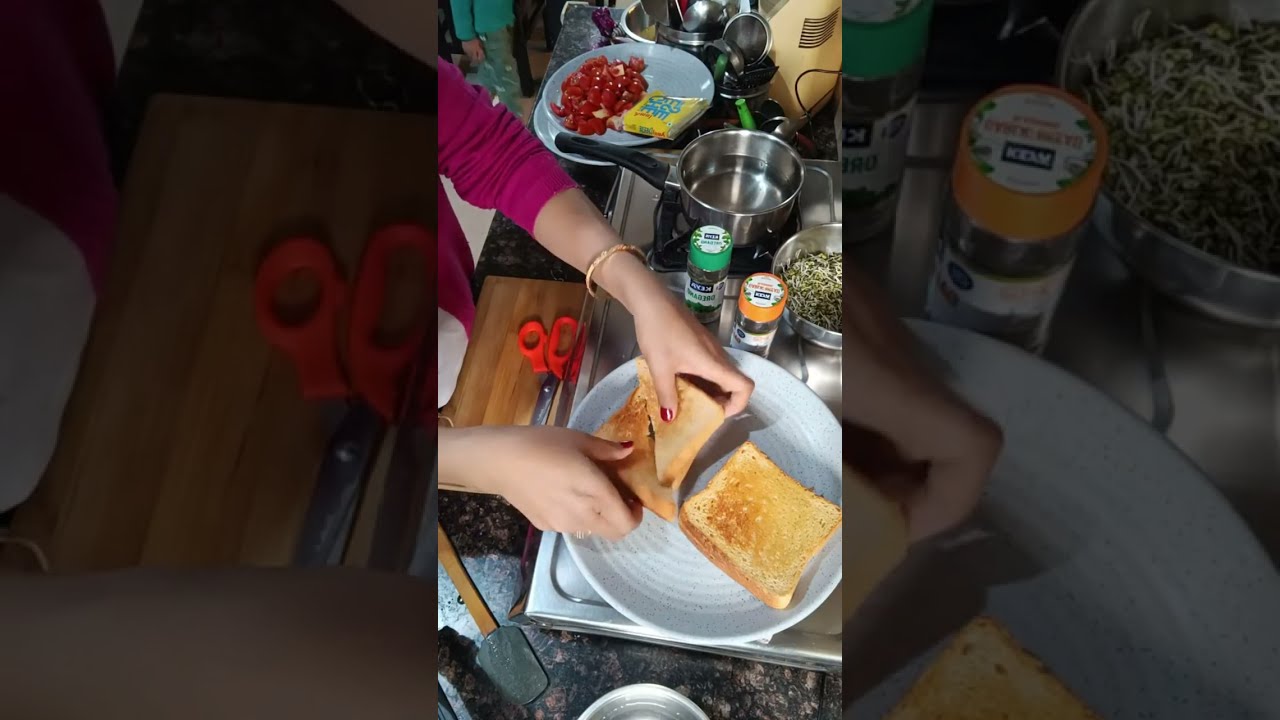 आज मैंने बनाया Simple cheese sandwich & nutrela ki sabji & tamatar ki Meethi chantey  | 