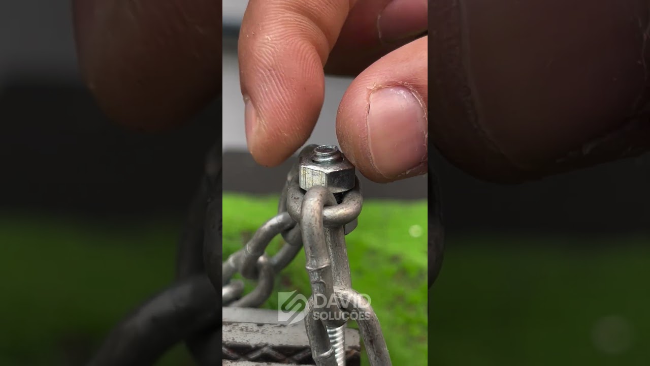 A simple piece of chain fitted into a screw creates the perfect tool#ToolHack #WorkshopTips #DIYTool