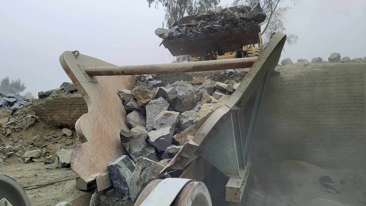 How to Manufactured Sand From Crushing Rocks | Jaw Crusher in Action | Rock Crusher |