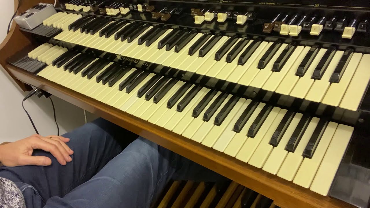 Hammond H-100 - Que Sera Sera - Chim Cheree- Favourite Things Medley - Bill Tustain