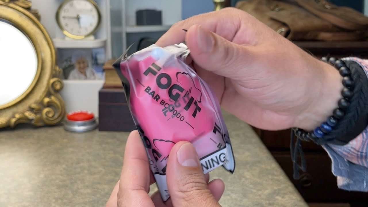 FOG IT BC7000 Strawberry Freeze 7000 Puff Vape Review!