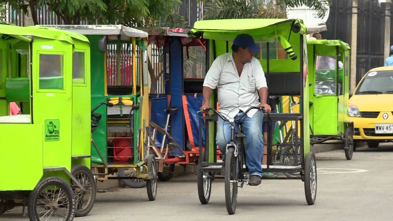 las bicitaxi de Cali, una alternativa de transporte público