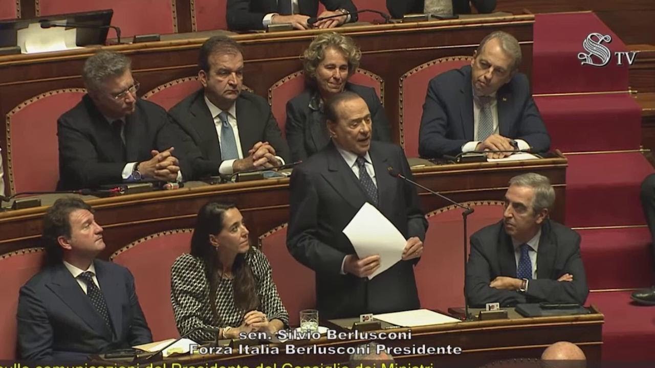 Dal 17esimo nipotino, alla standing ovation e la stretta di mano con Renzi: il ritorno di Berlusconi