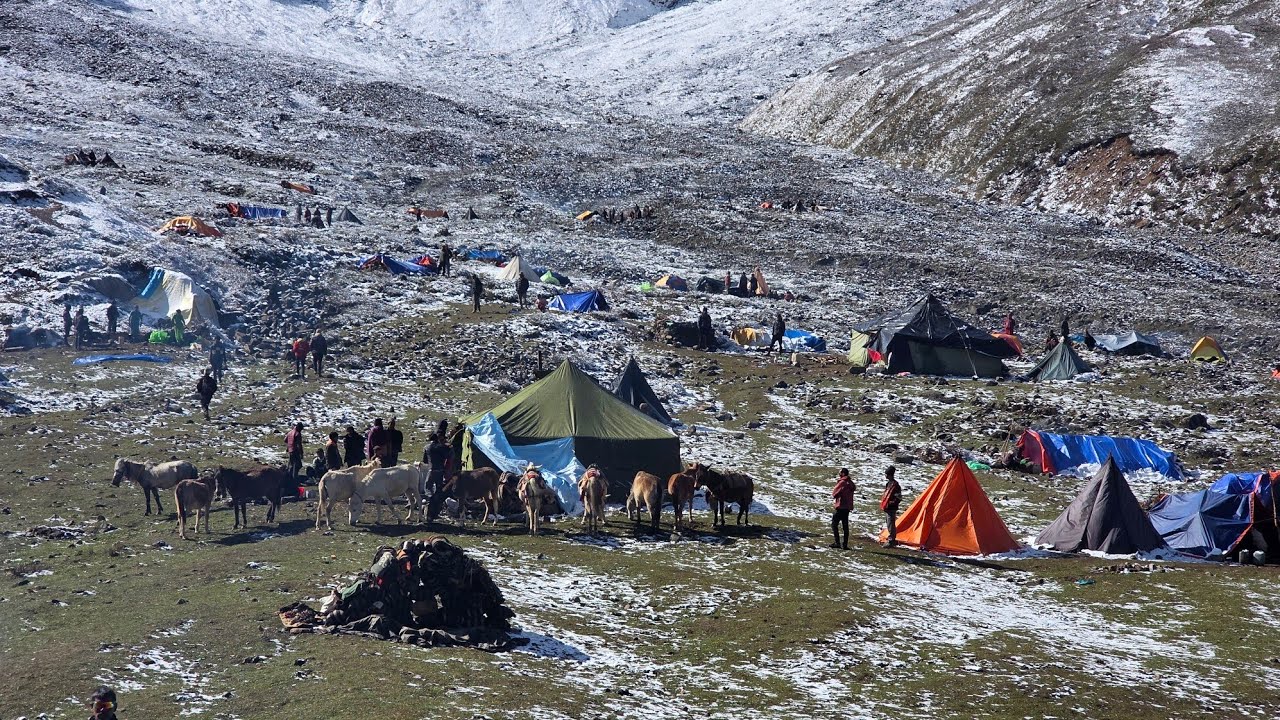 Surviving Life in on of the Coldest Regions Of Nepal | A Snowy Freezing Winter Village Life |